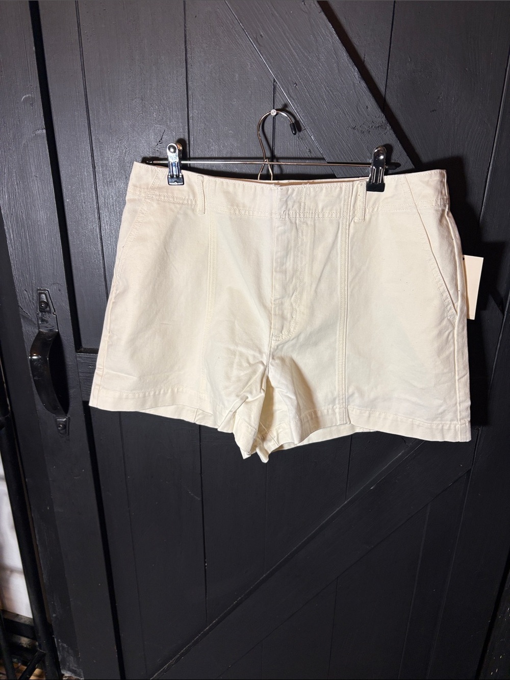 Universal Thread Cream Flat-Front Everyday Shorts